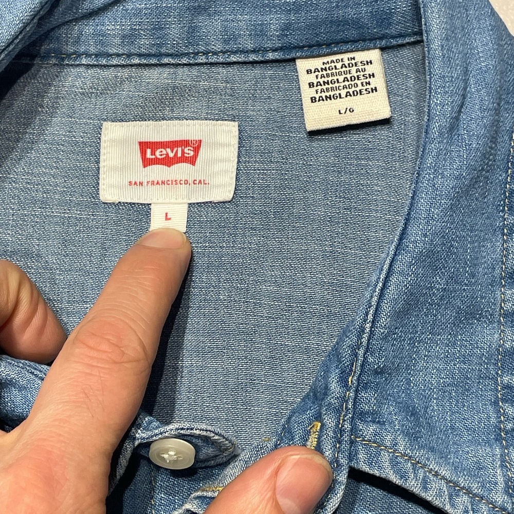 Levi's (2010’s) Large Slim Cowboy Cut Sky Blue Button-Up denim Shirt - Picture 2 of 13